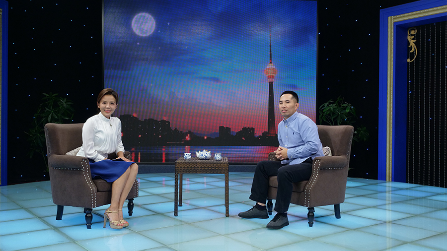 Host Zhu Xun Talks To SOOIBE
