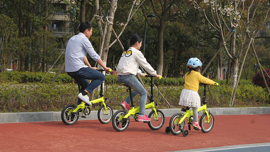 为什么买儿童自行车一定要适合宝宝 千万不能小宝骑大车？